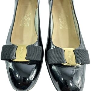 Vintage SALVATORE FERRAGAMO Vara Bow Black Patent Leather Pumps Shoes 8 B